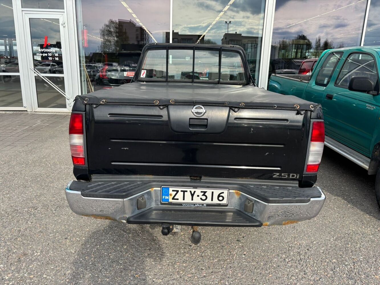Nissan Navara vaihtoauto