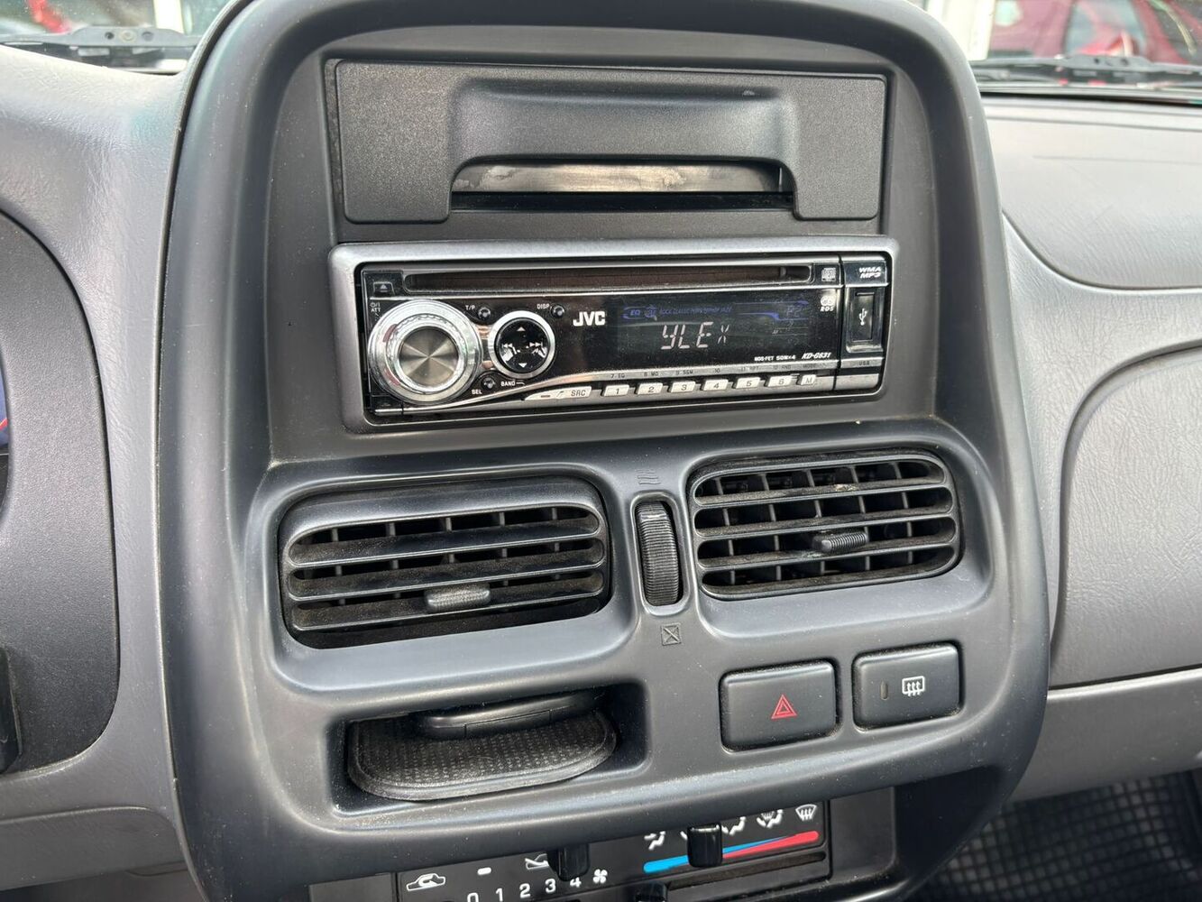 Nissan Navara vaihtoauto