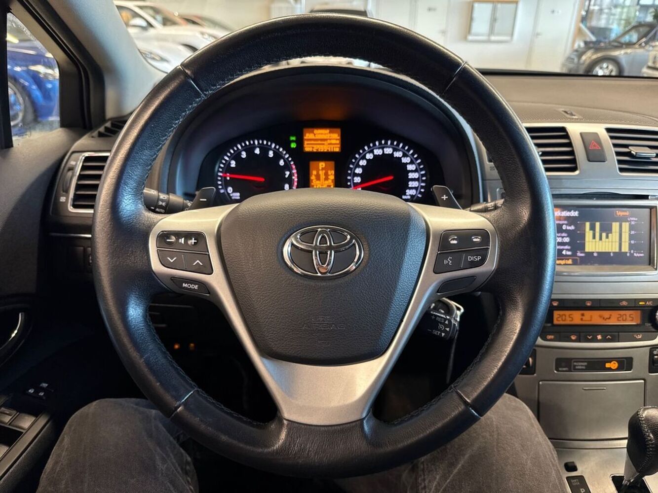 Toyota Avensis vaihtoauto