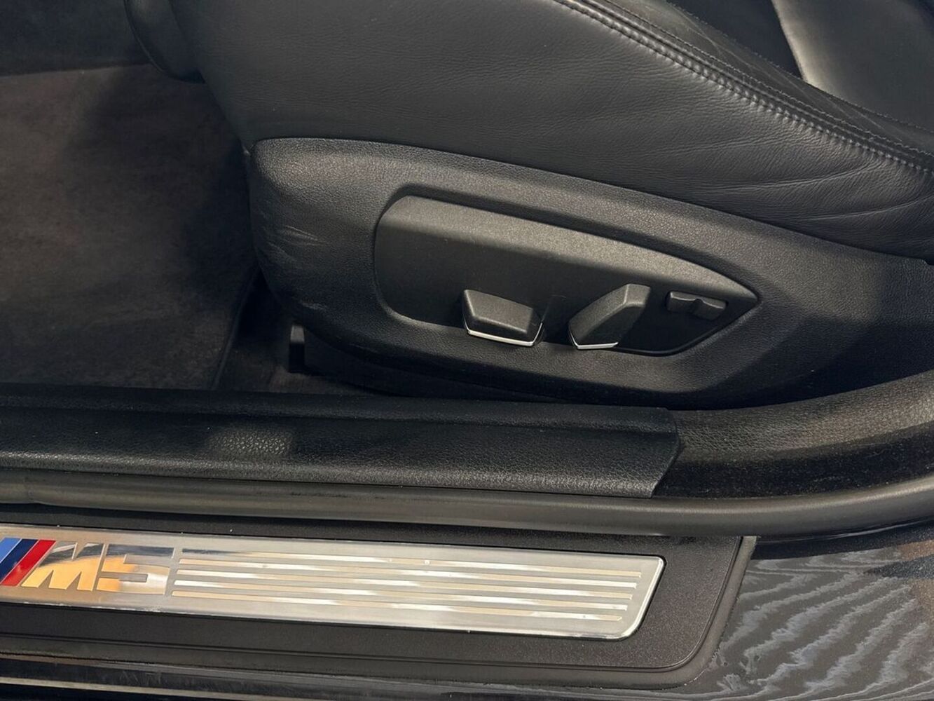 BMW M5 vaihtoauto
