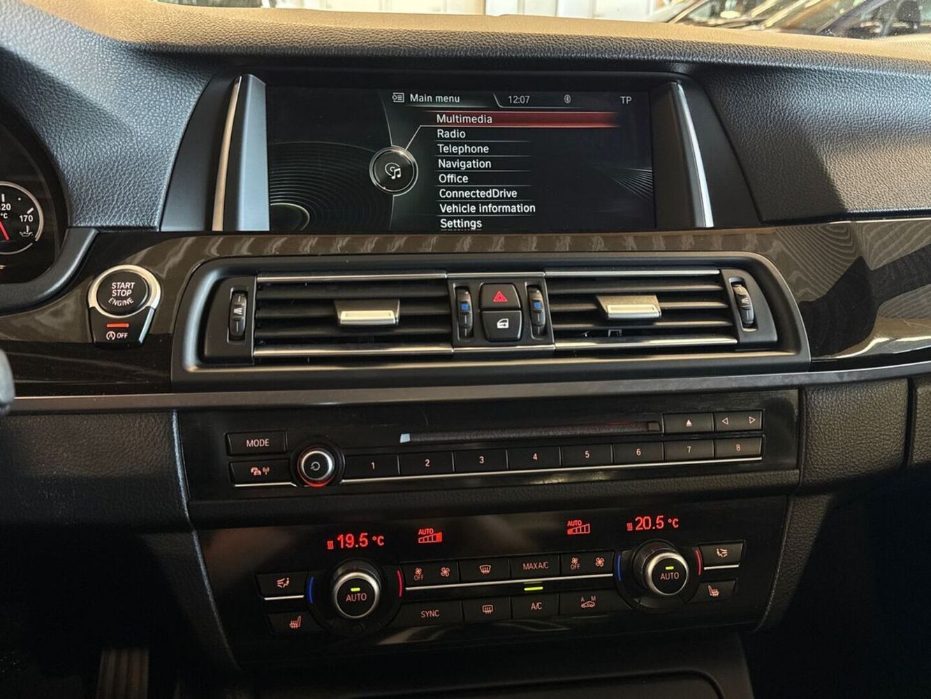 BMW M5 vaihtoauto