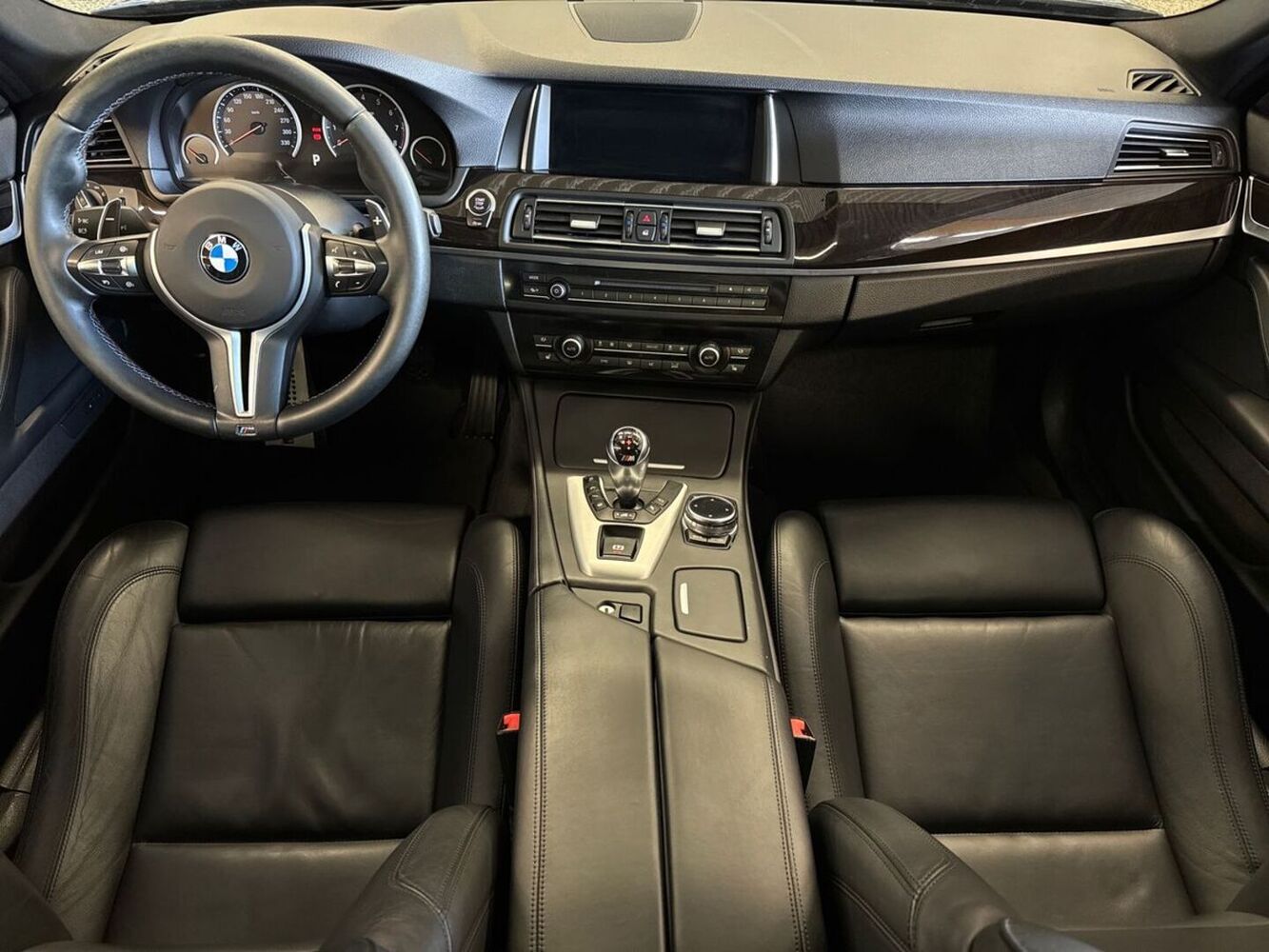 BMW M5 vaihtoauto