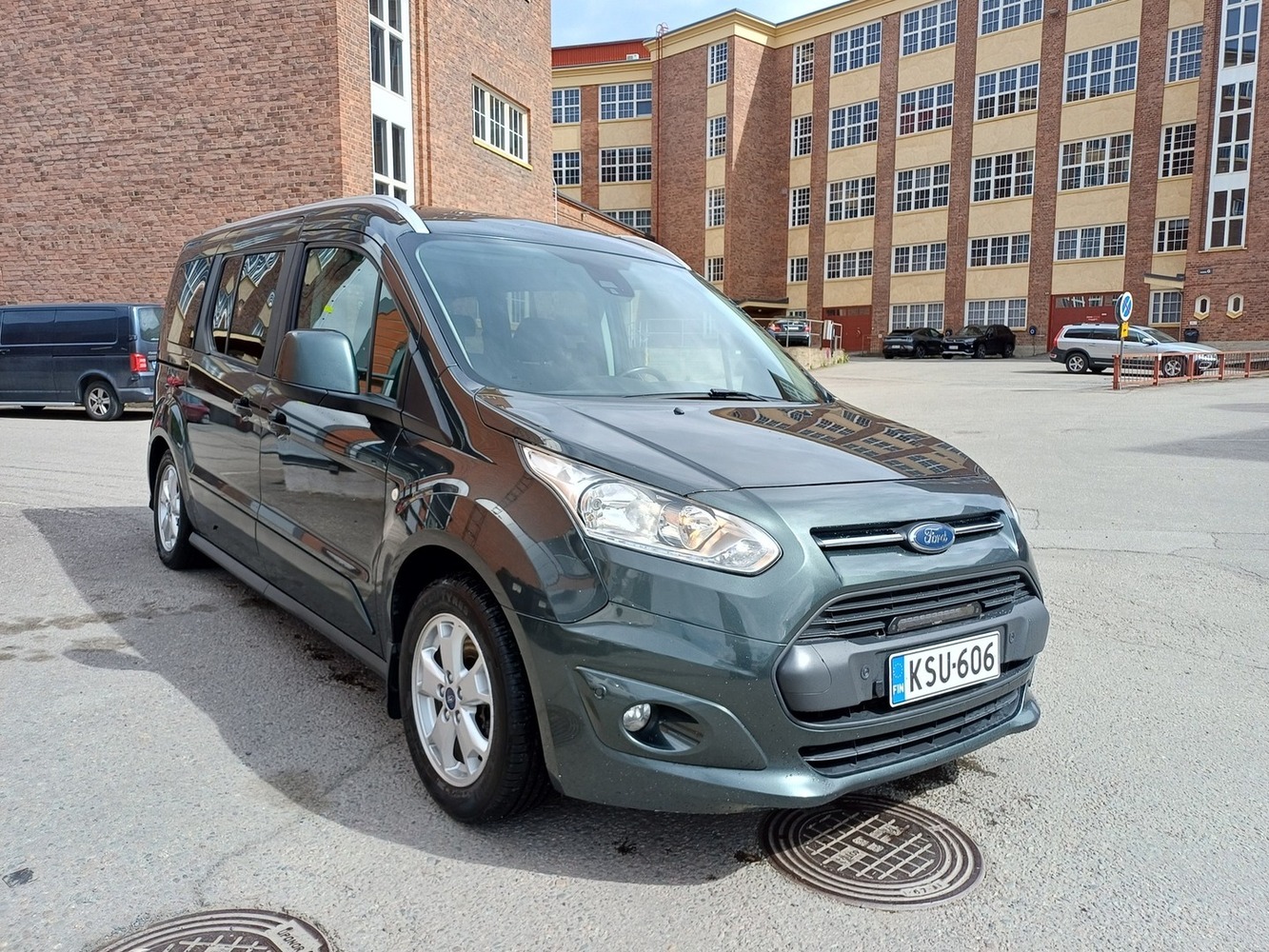 Ford Grand Tourneo Connect vaihtoauto