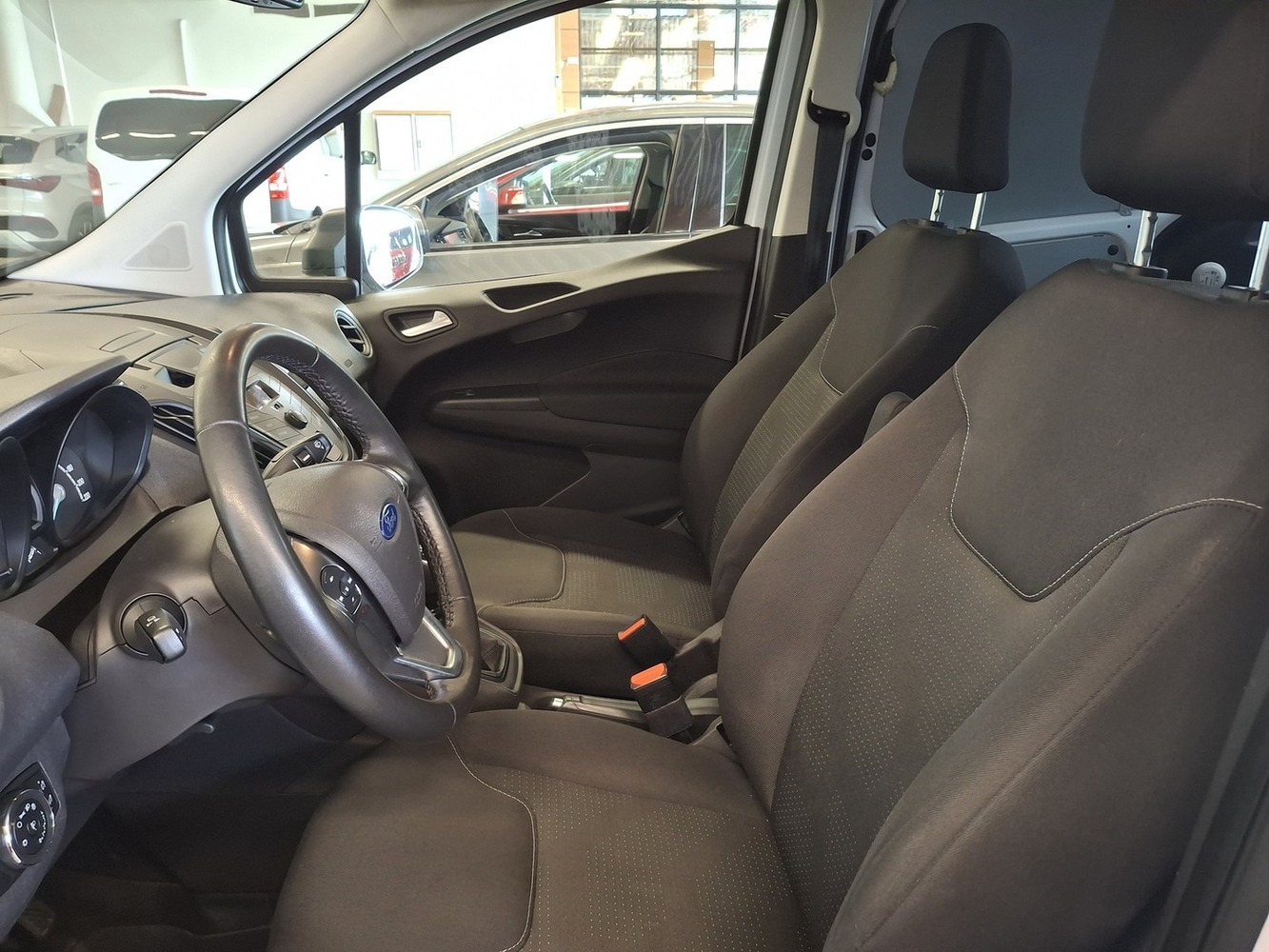 Ford Transit Courier vaihtoauto