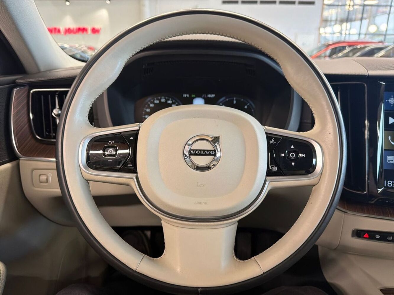 Volvo XC60 vaihtoauto