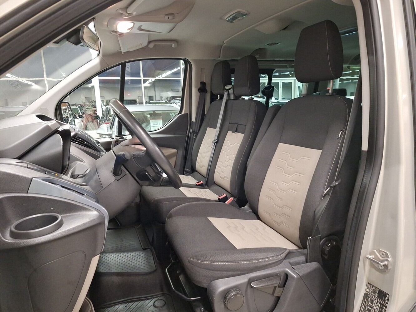 Ford Tourneo Custom vaihtoauto