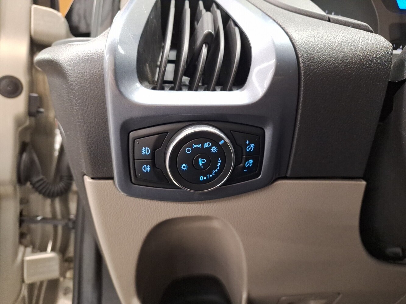 Ford Tourneo Custom vaihtoauto