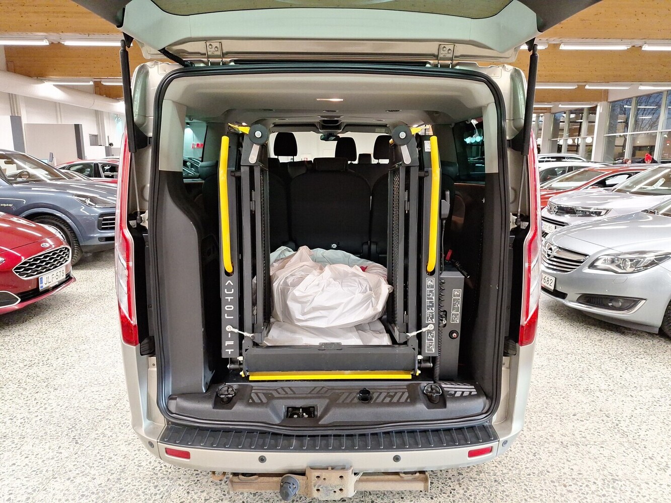 Ford Tourneo Custom vaihtoauto
