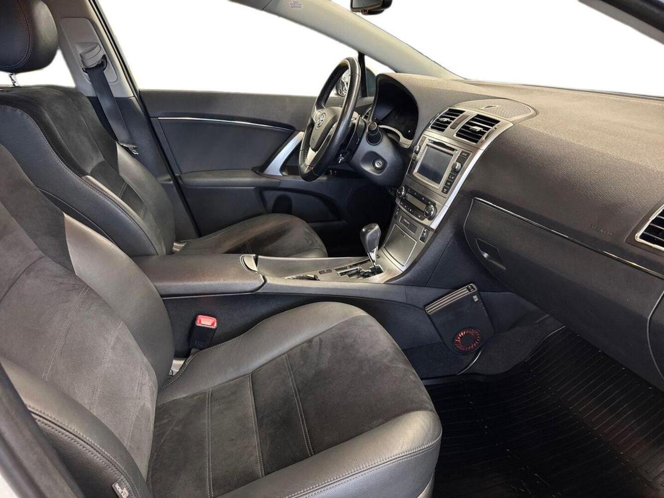 Toyota Avensis vaihtoauto