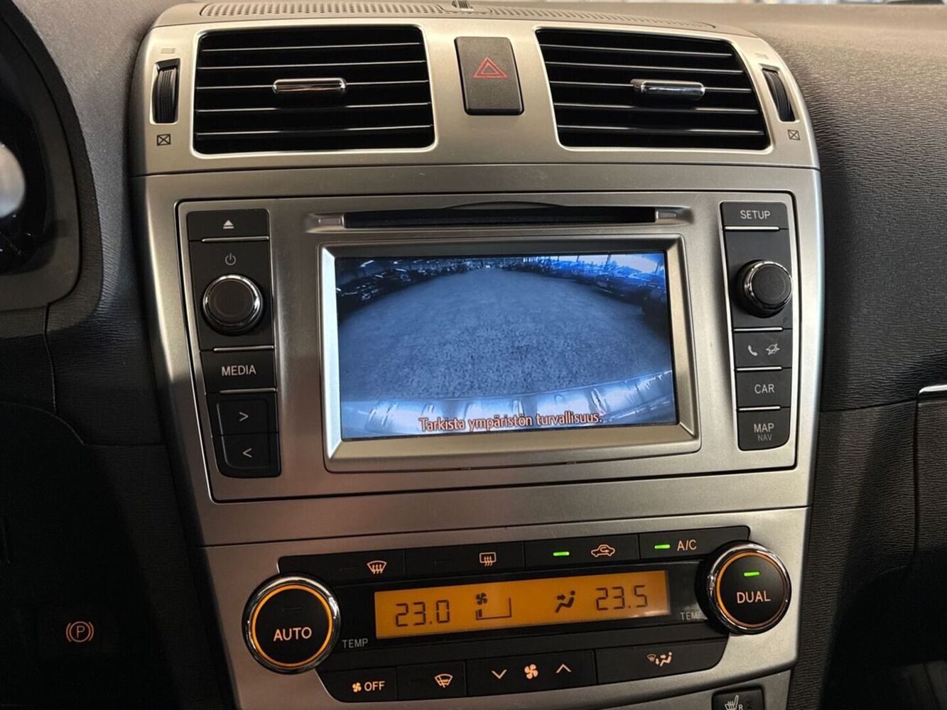 Toyota Avensis vaihtoauto