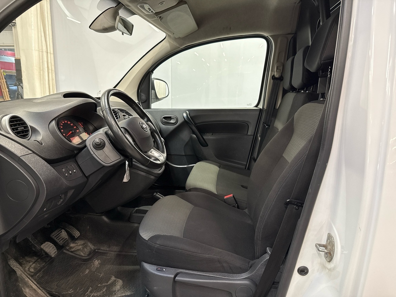 Nissan NV250 vaihtoauto