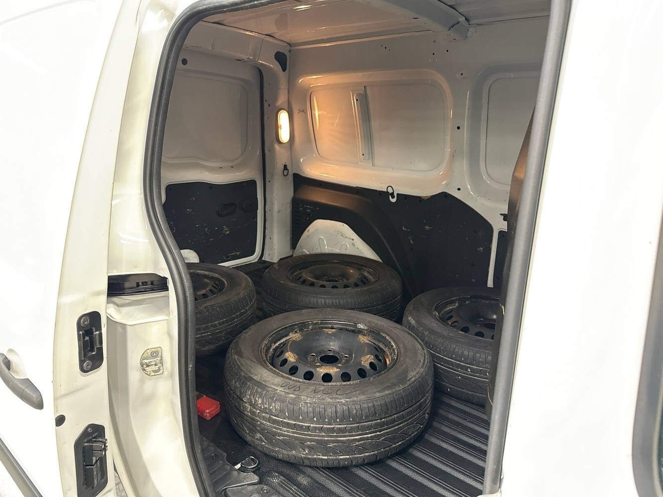 Nissan NV250 vaihtoauto