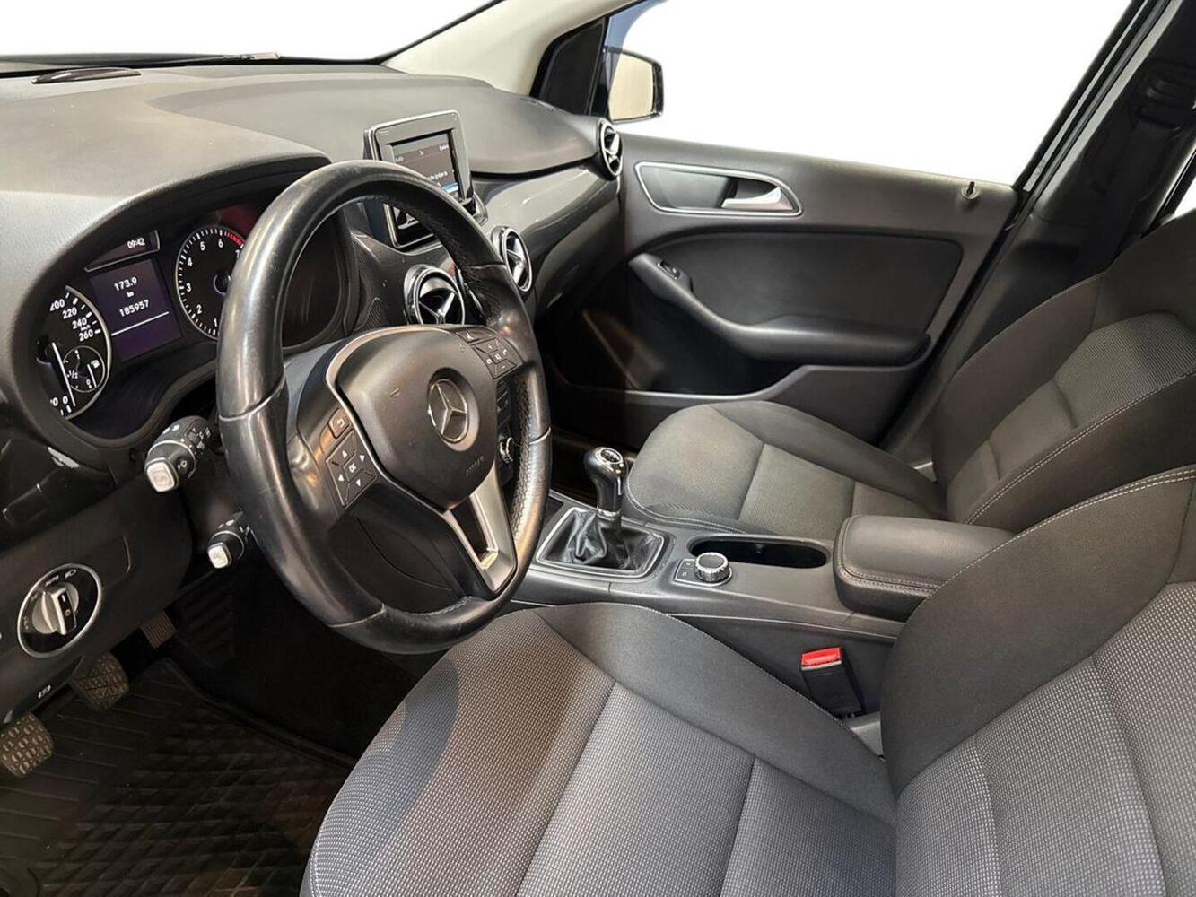 Mercedes-Benz B vaihtoauto