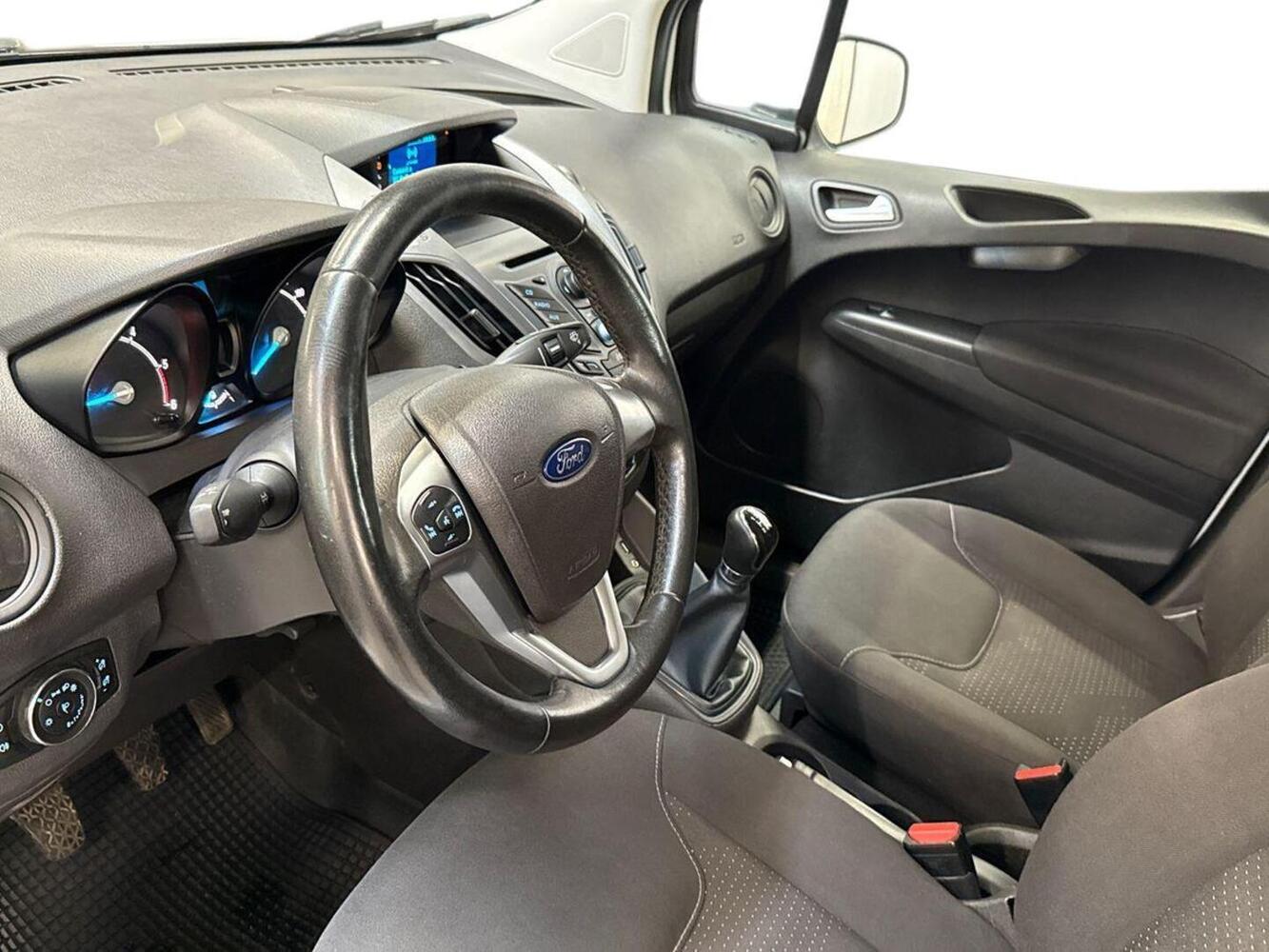 Ford Transit Courier vaihtoauto