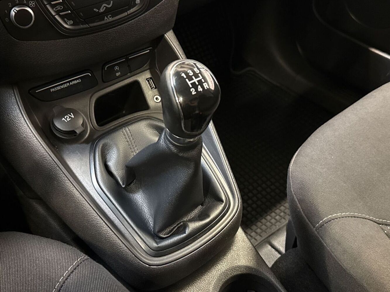 Ford Transit Courier vaihtoauto