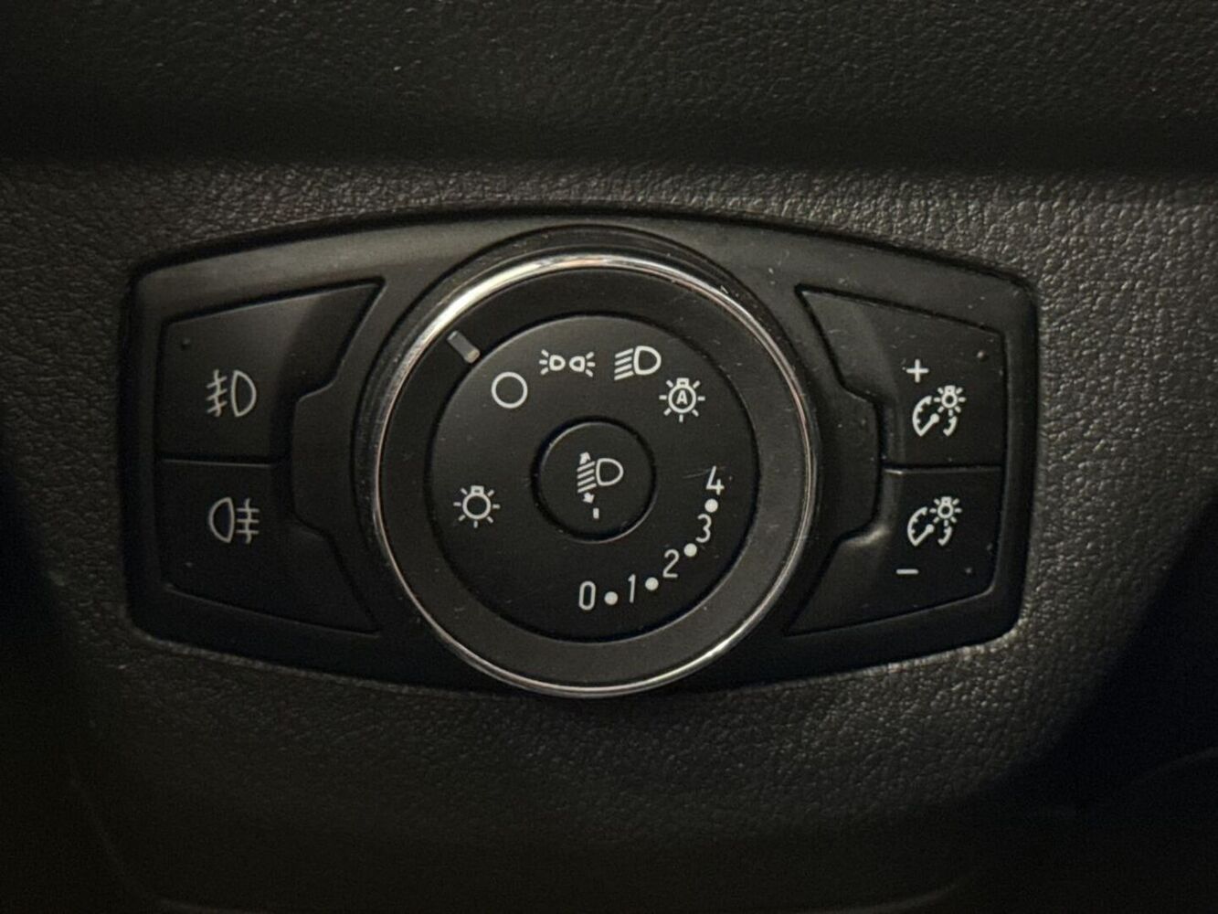 Ford Transit Courier vaihtoauto