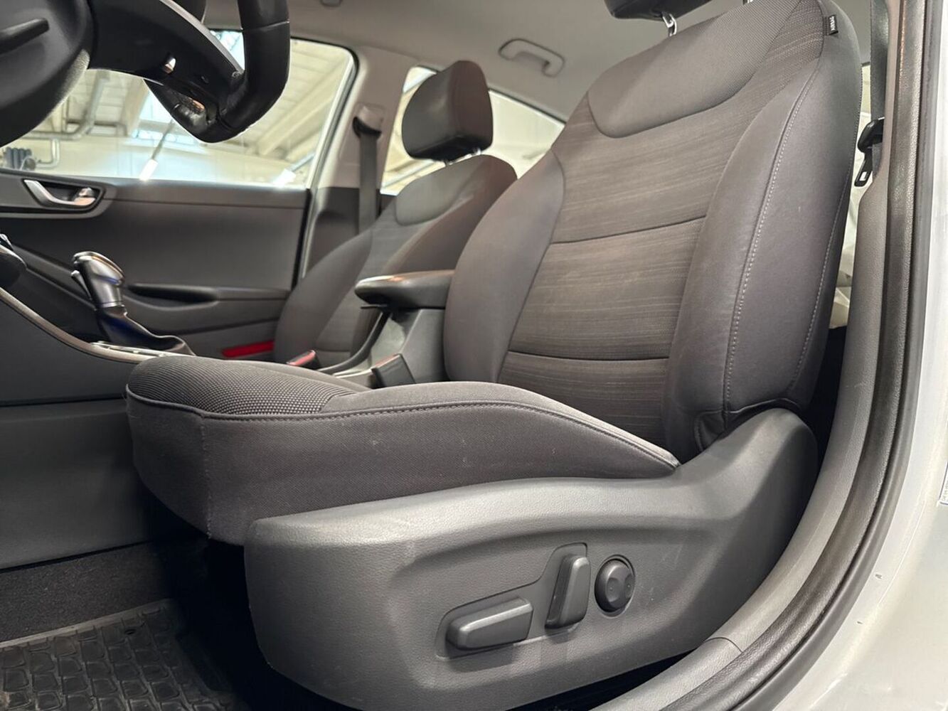 Hyundai IONIQ hybrid vaihtoauto