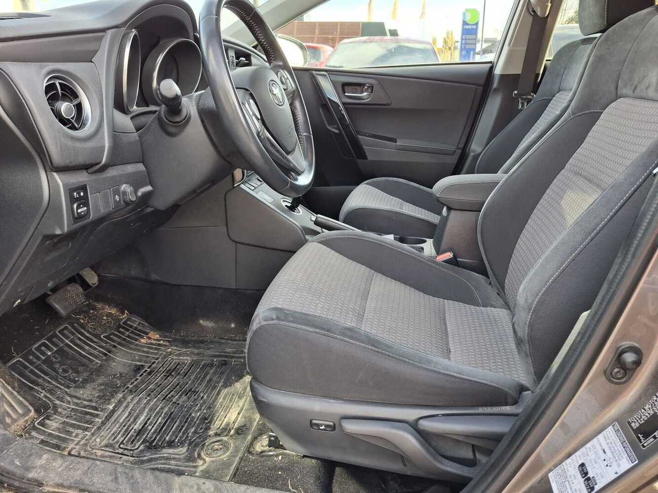 Toyota Auris vaihtoauto