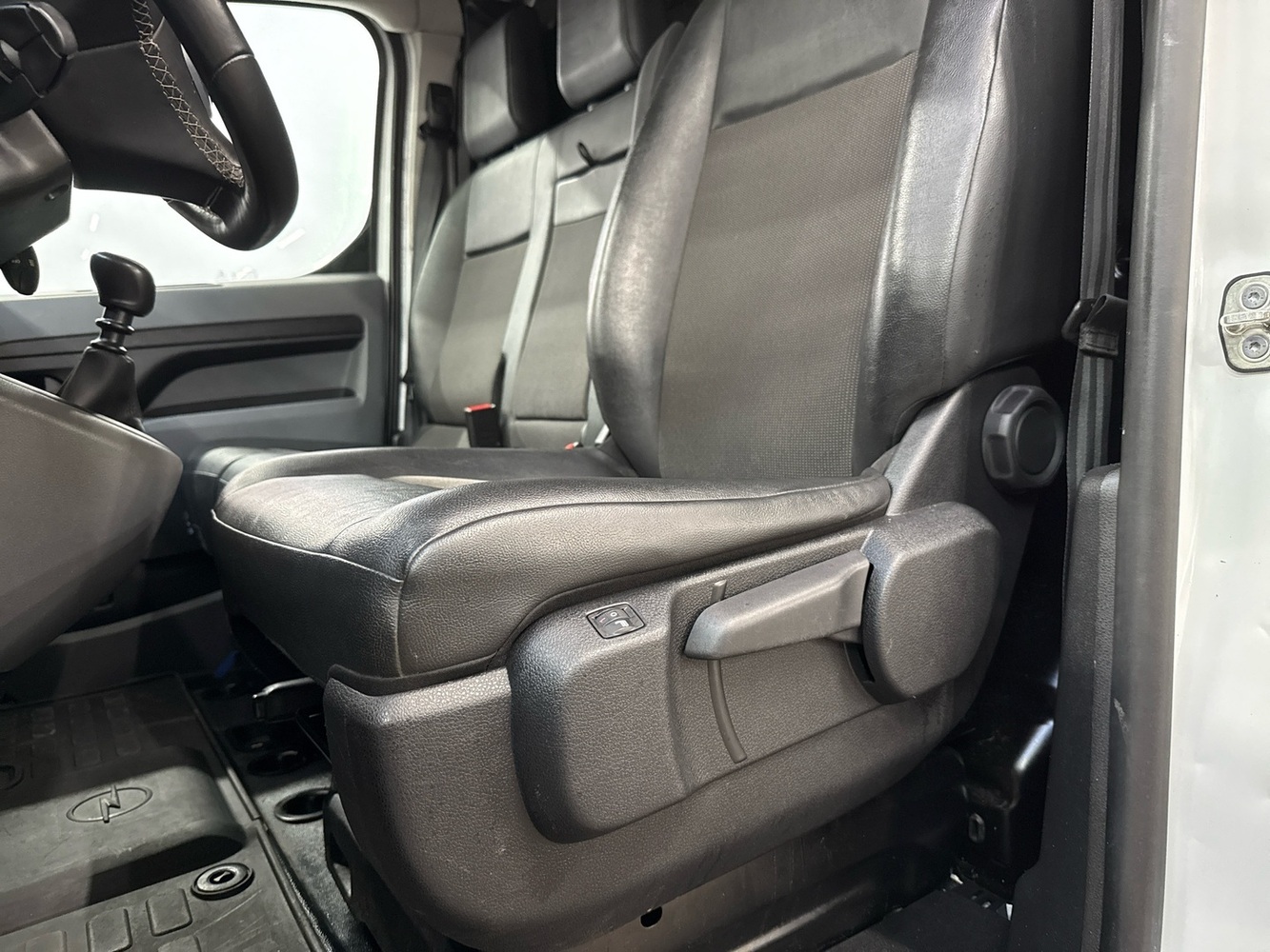 Opel Vivaro vaihtoauto