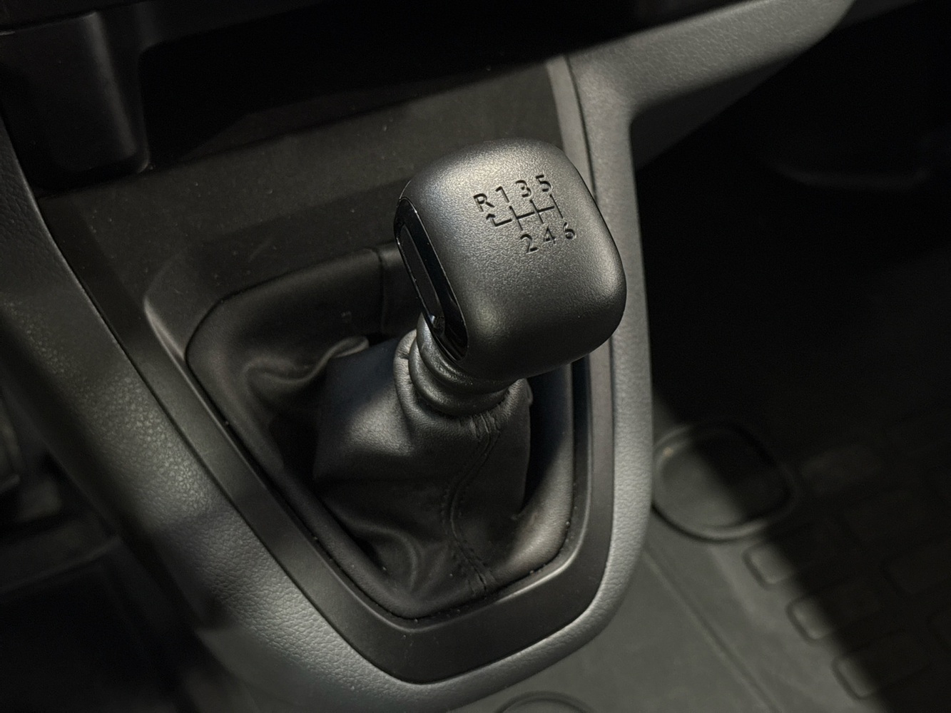 Opel Vivaro vaihtoauto