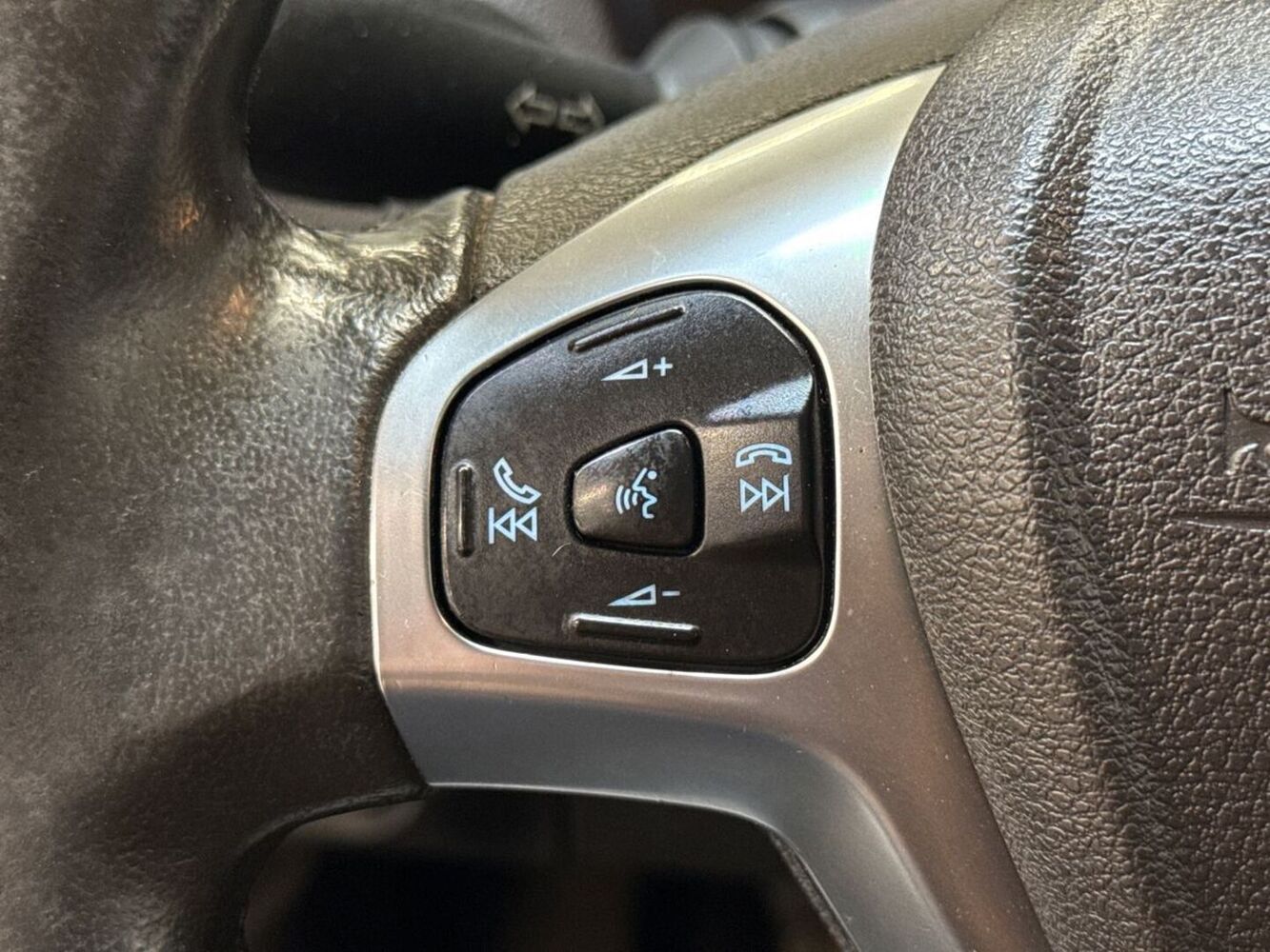 Ford Tourneo Courier vaihtoauto