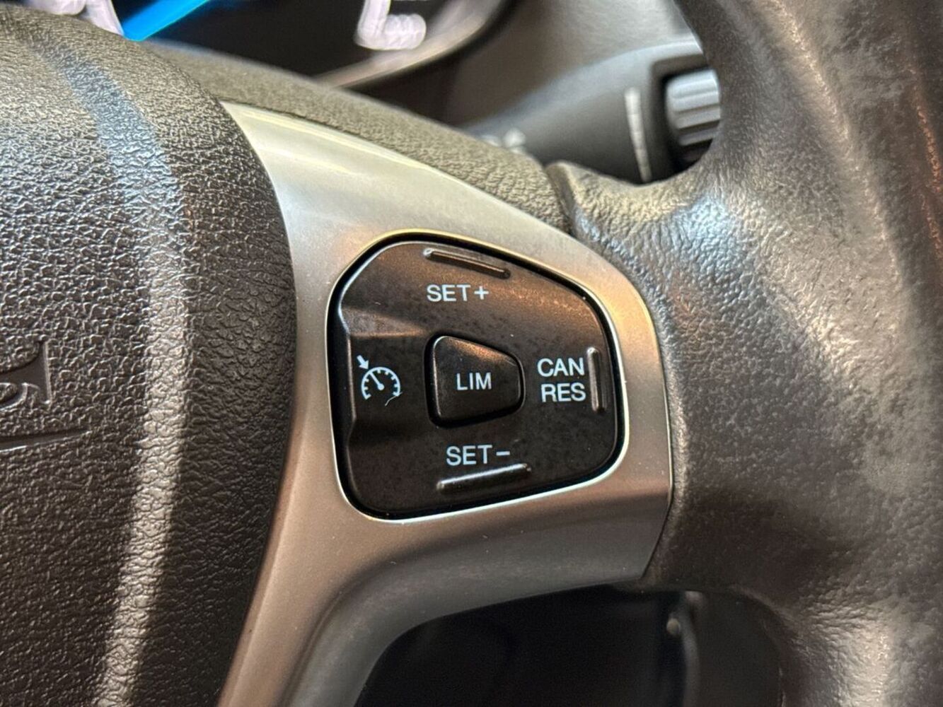 Ford Tourneo Courier vaihtoauto