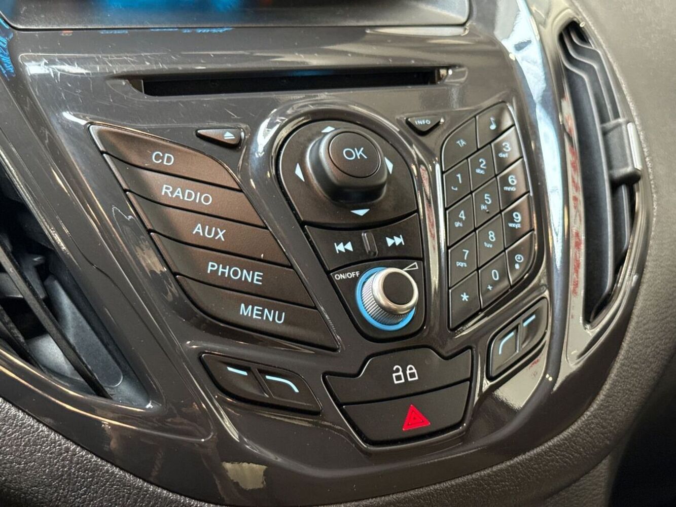 Ford Tourneo Courier vaihtoauto