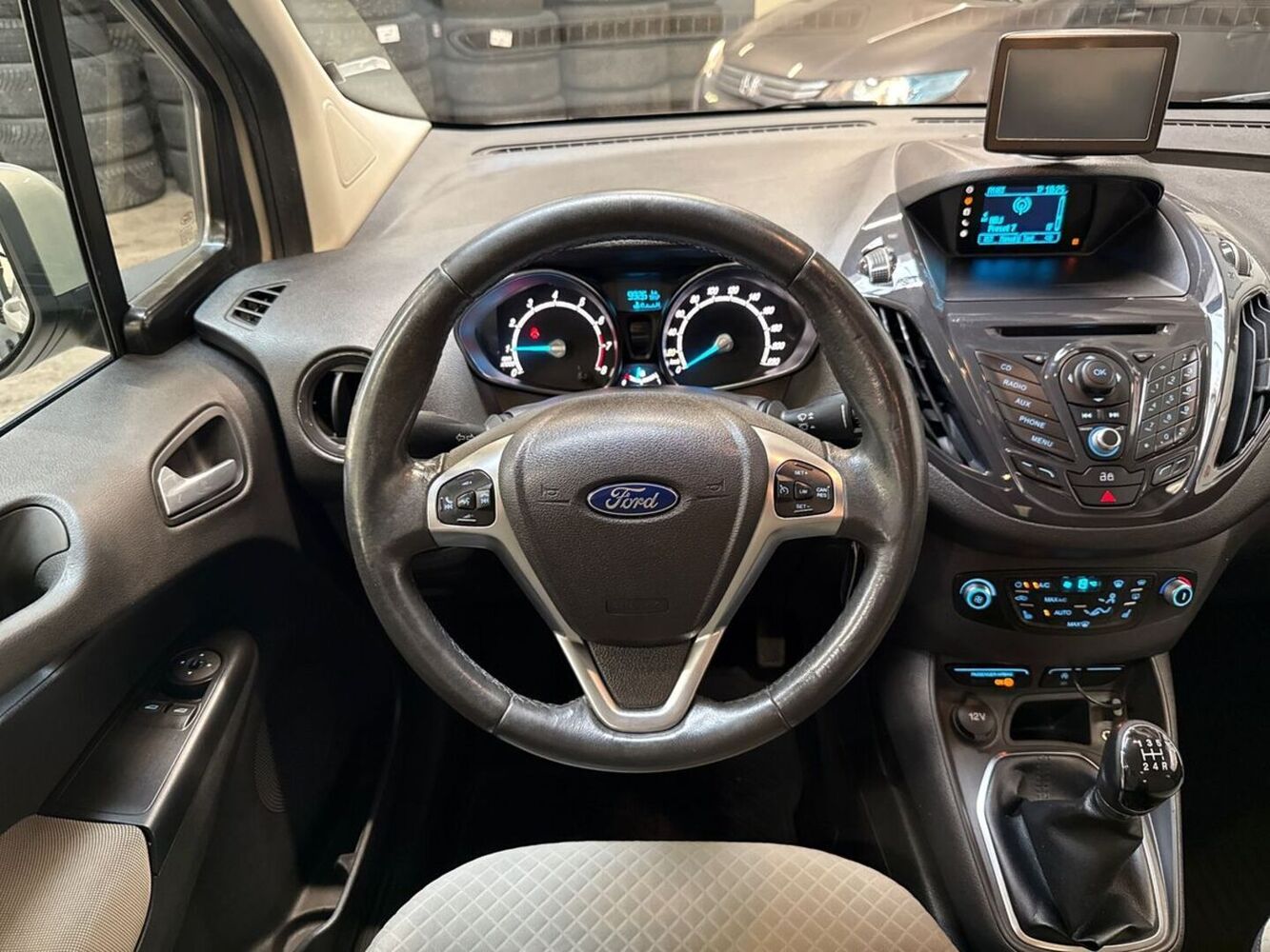 Ford Tourneo Courier vaihtoauto