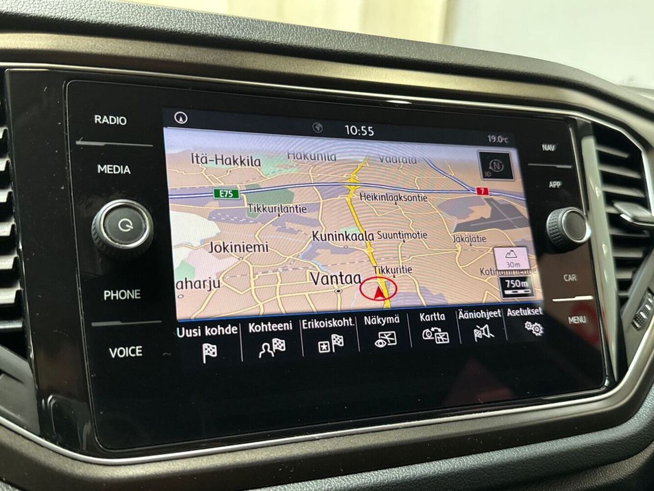 Volkswagen T-Roc vaihtoauto