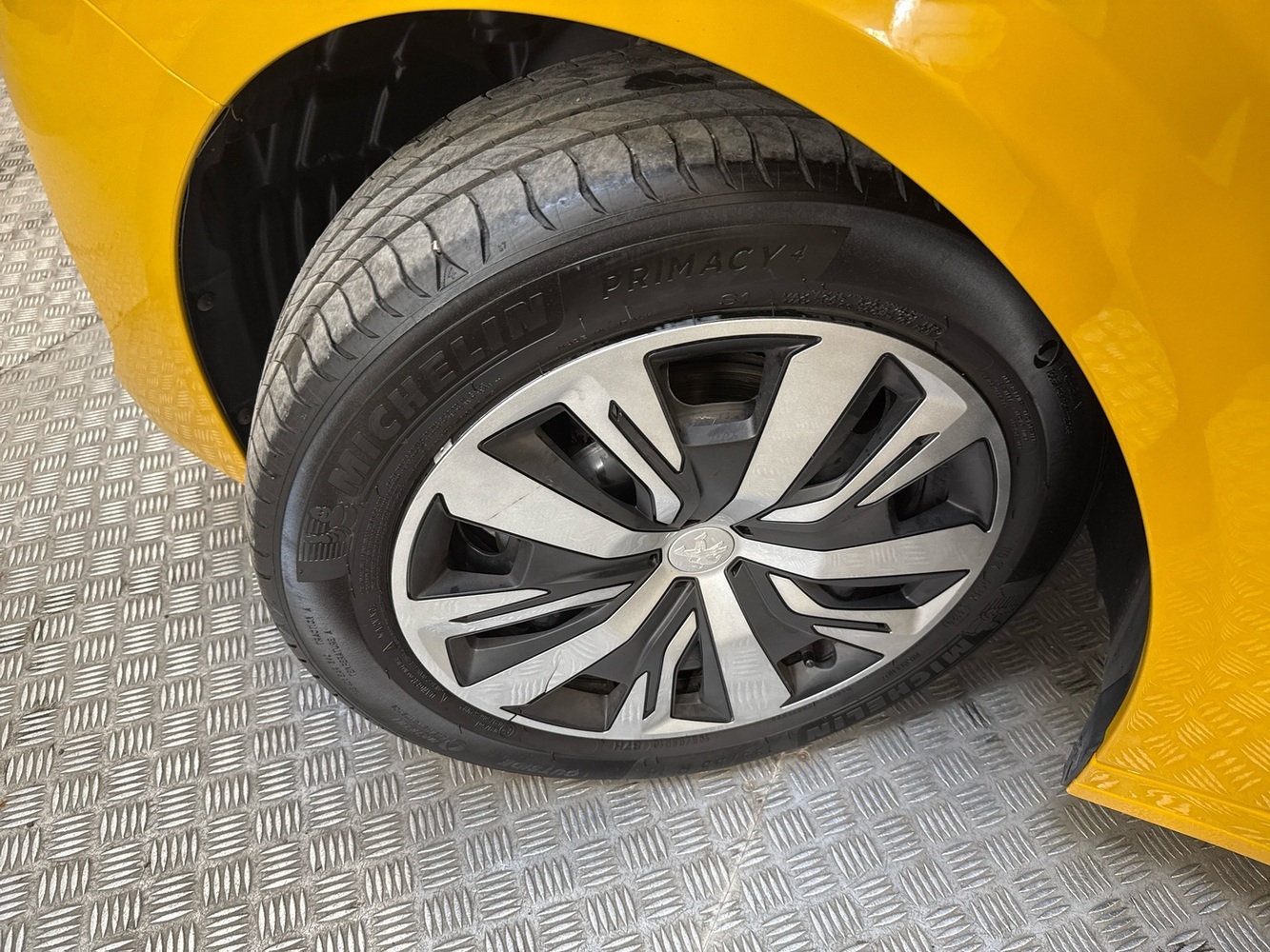 Peugeot 208 vaihtoauto
