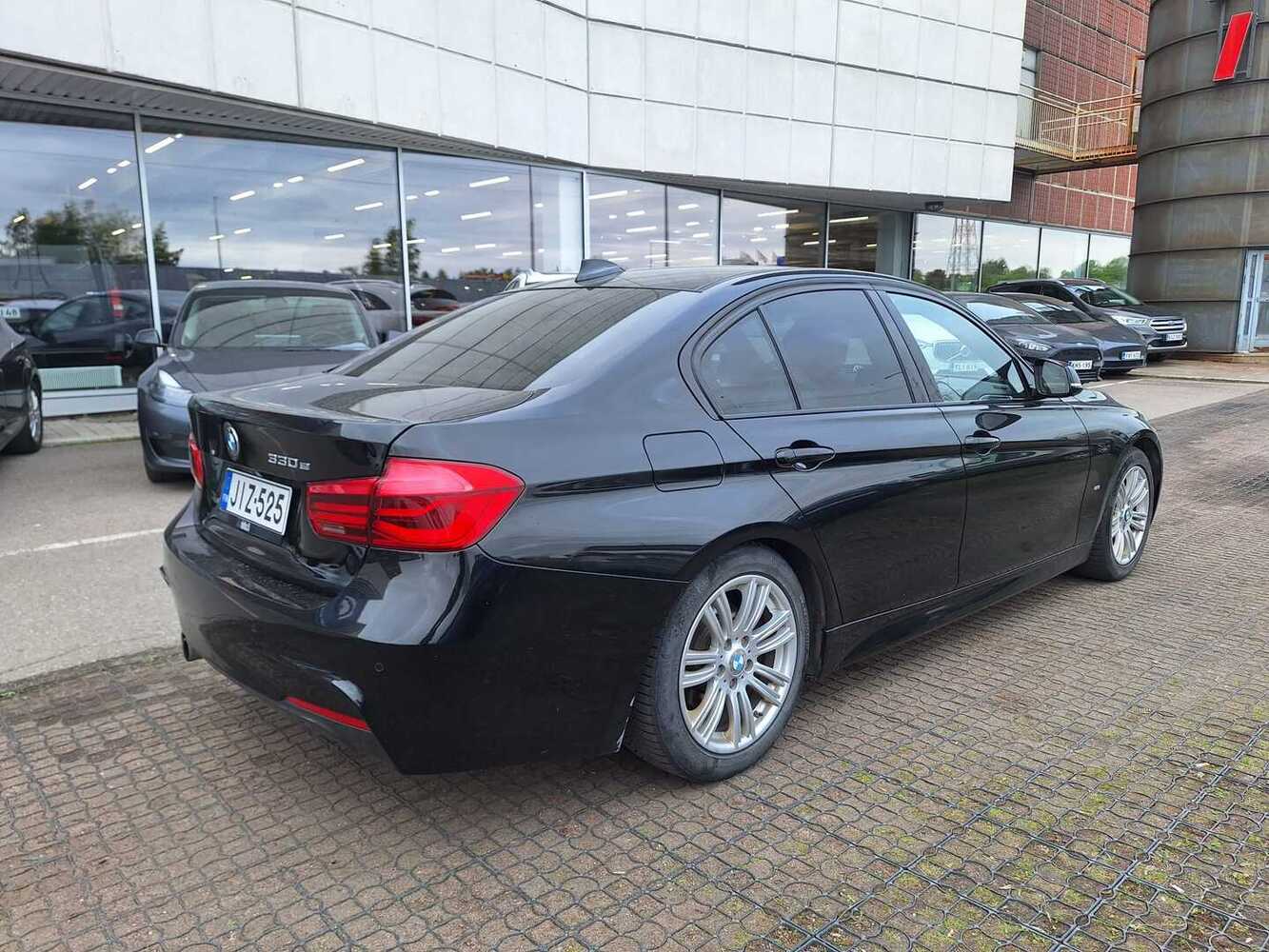 BMW 330 vaihtoauto