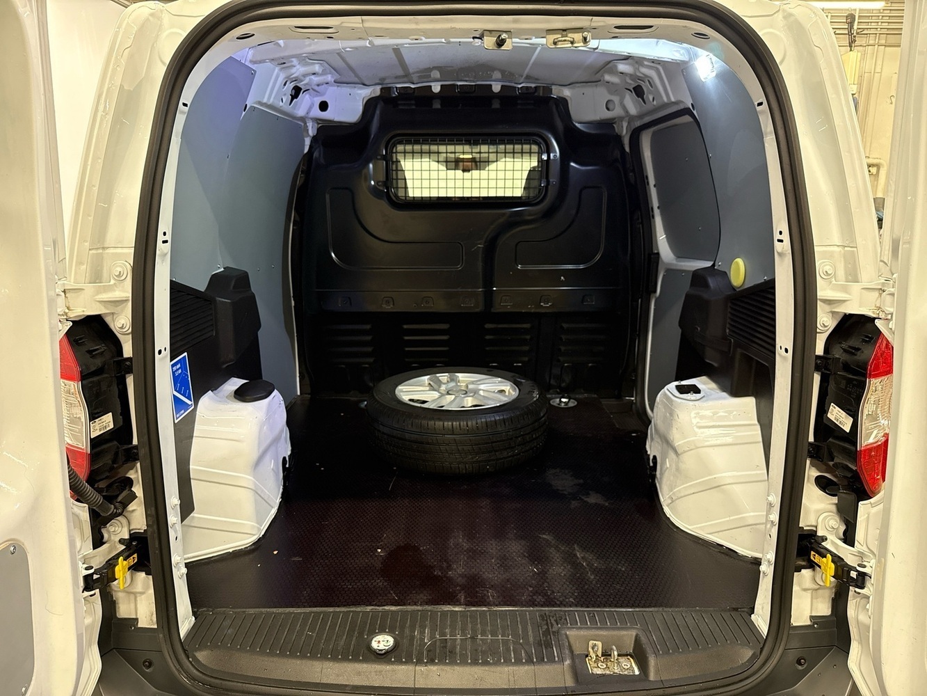 Ford Transit Courier vaihtoauto