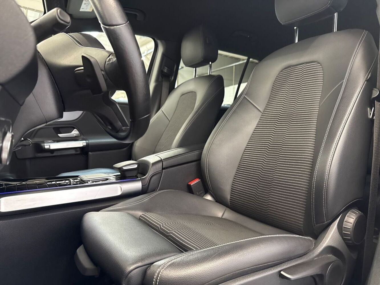 Mercedes-Benz EQB vaihtoauto