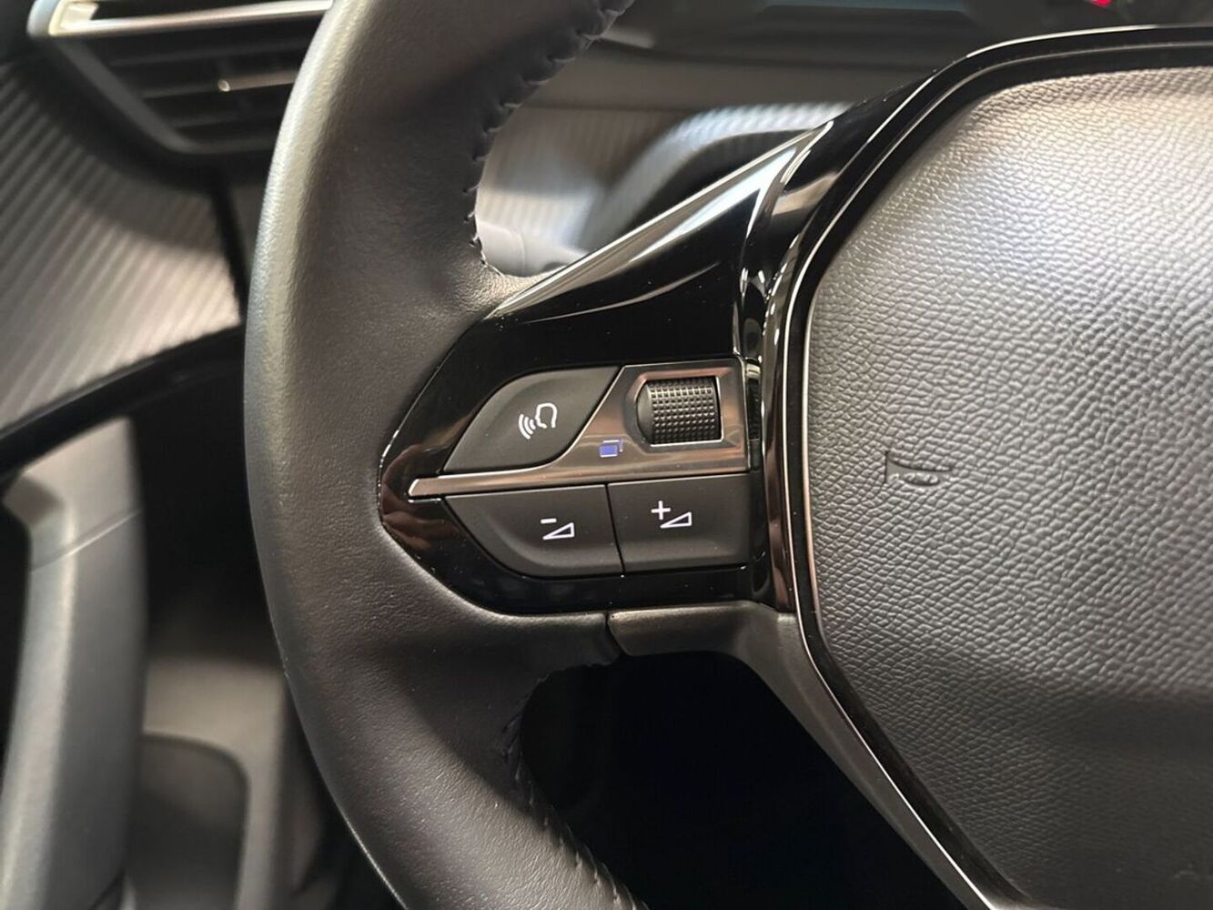 Peugeot e-2008 vaihtoauto