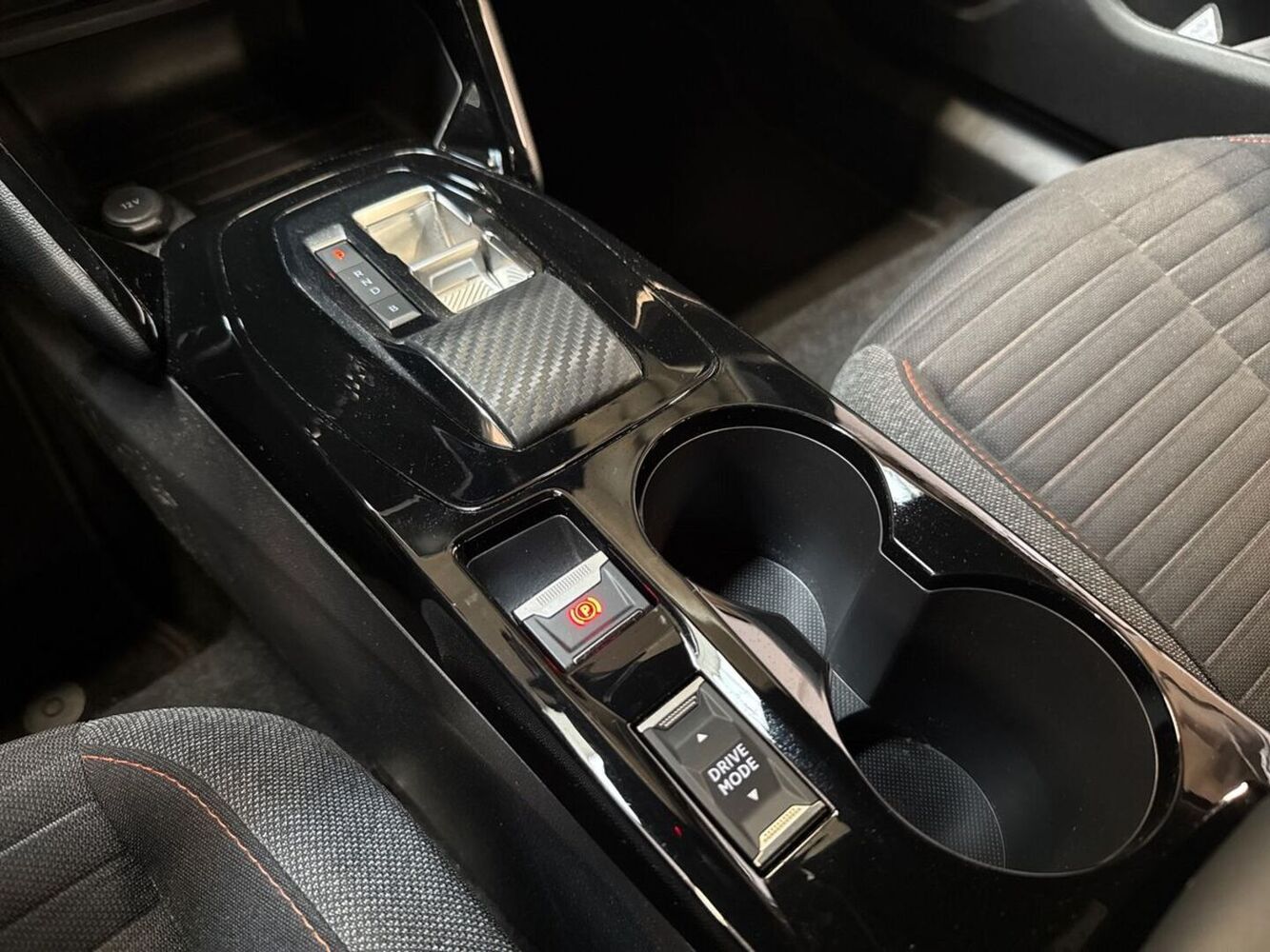 Peugeot e-2008 vaihtoauto