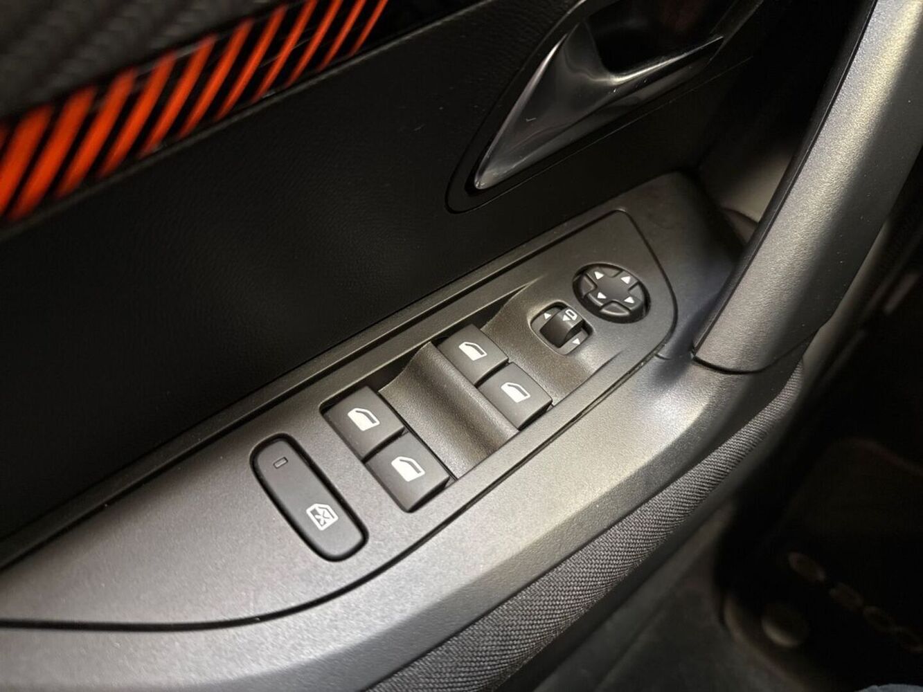 Peugeot e-2008 vaihtoauto