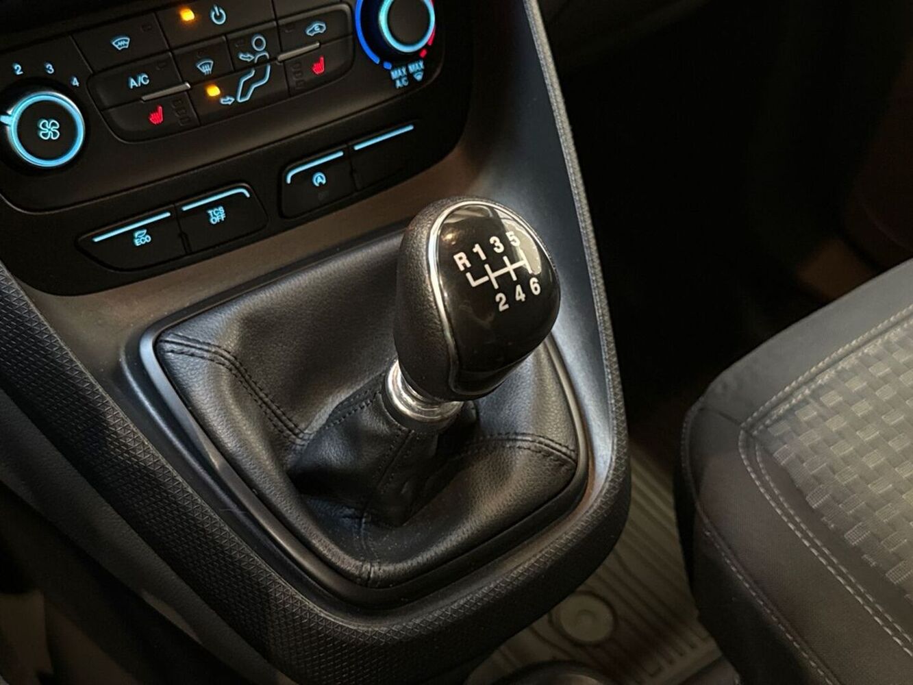 Ford Transit Connect vaihtoauto