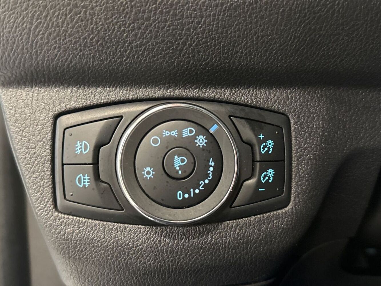 Ford Transit Courier vaihtoauto