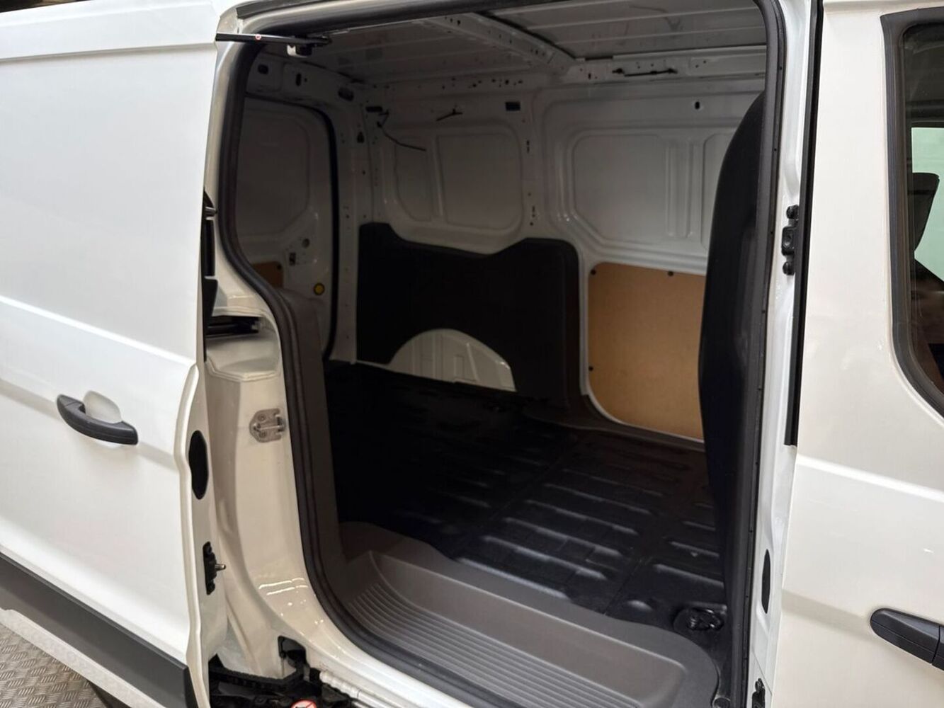 Ford Transit Connect vaihtoauto