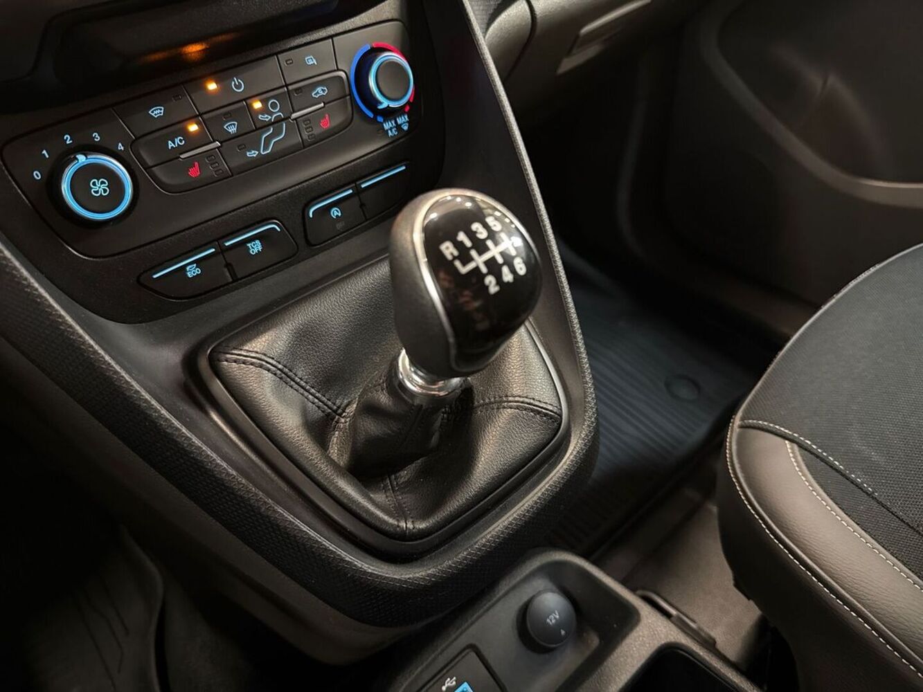 Ford Transit Connect vaihtoauto