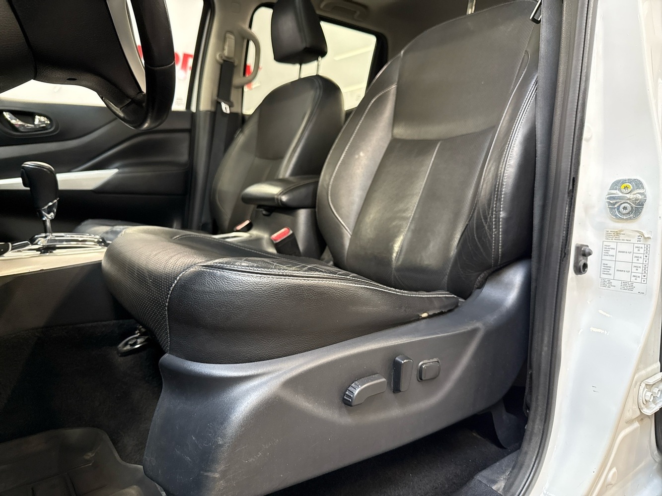 Nissan Navara vaihtoauto