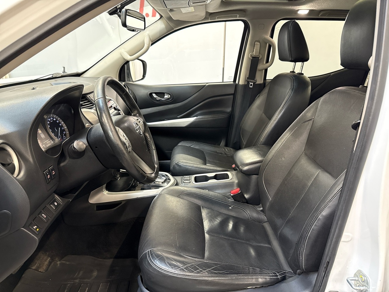 Nissan Navara vaihtoauto