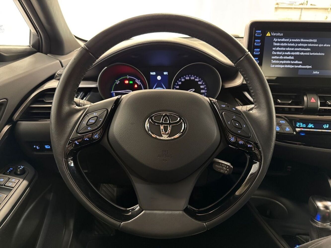 Toyota C-HR vaihtoauto