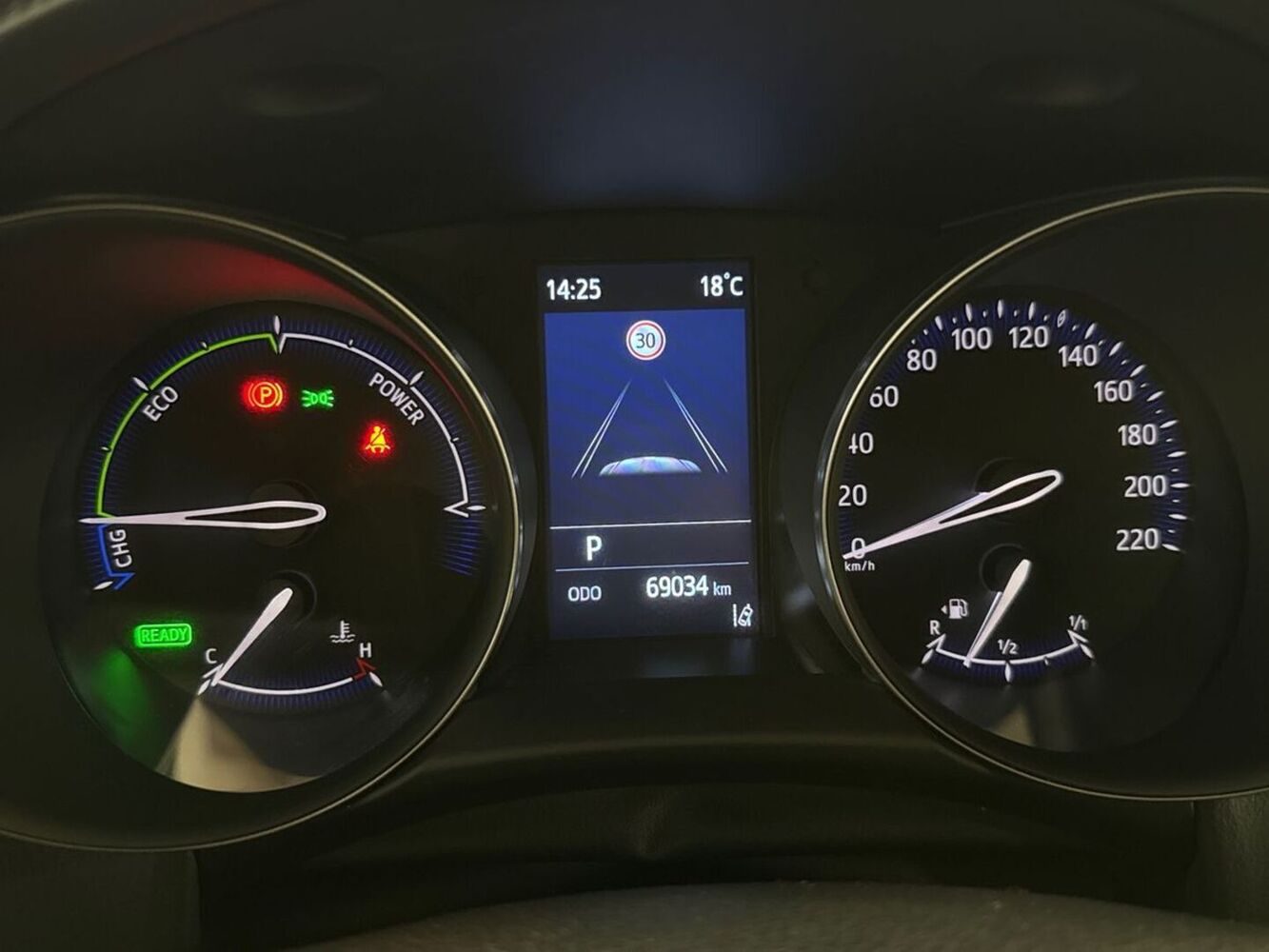 Toyota C-HR vaihtoauto