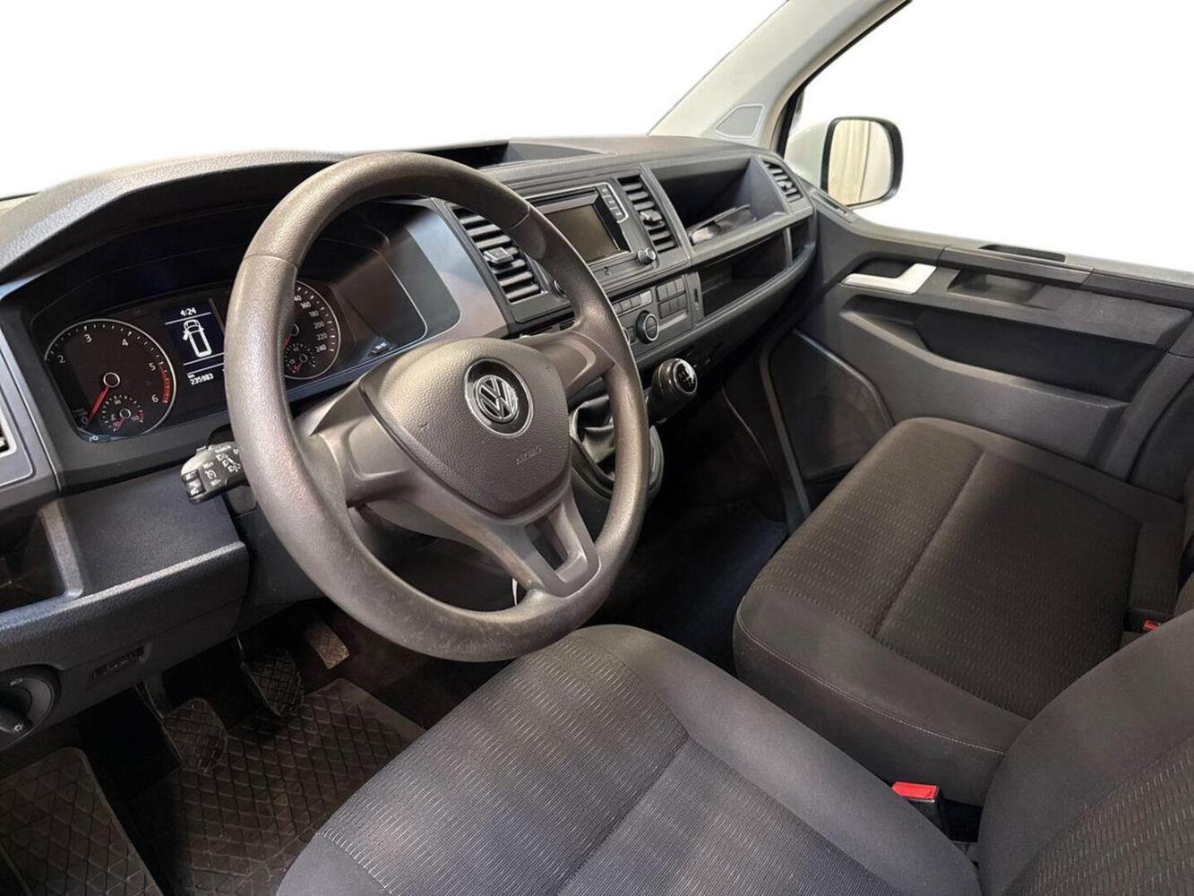 Volkswagen Caravelle vaihtoauto