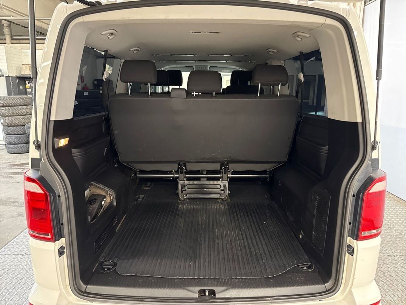 Volkswagen Caravelle vaihtoauto