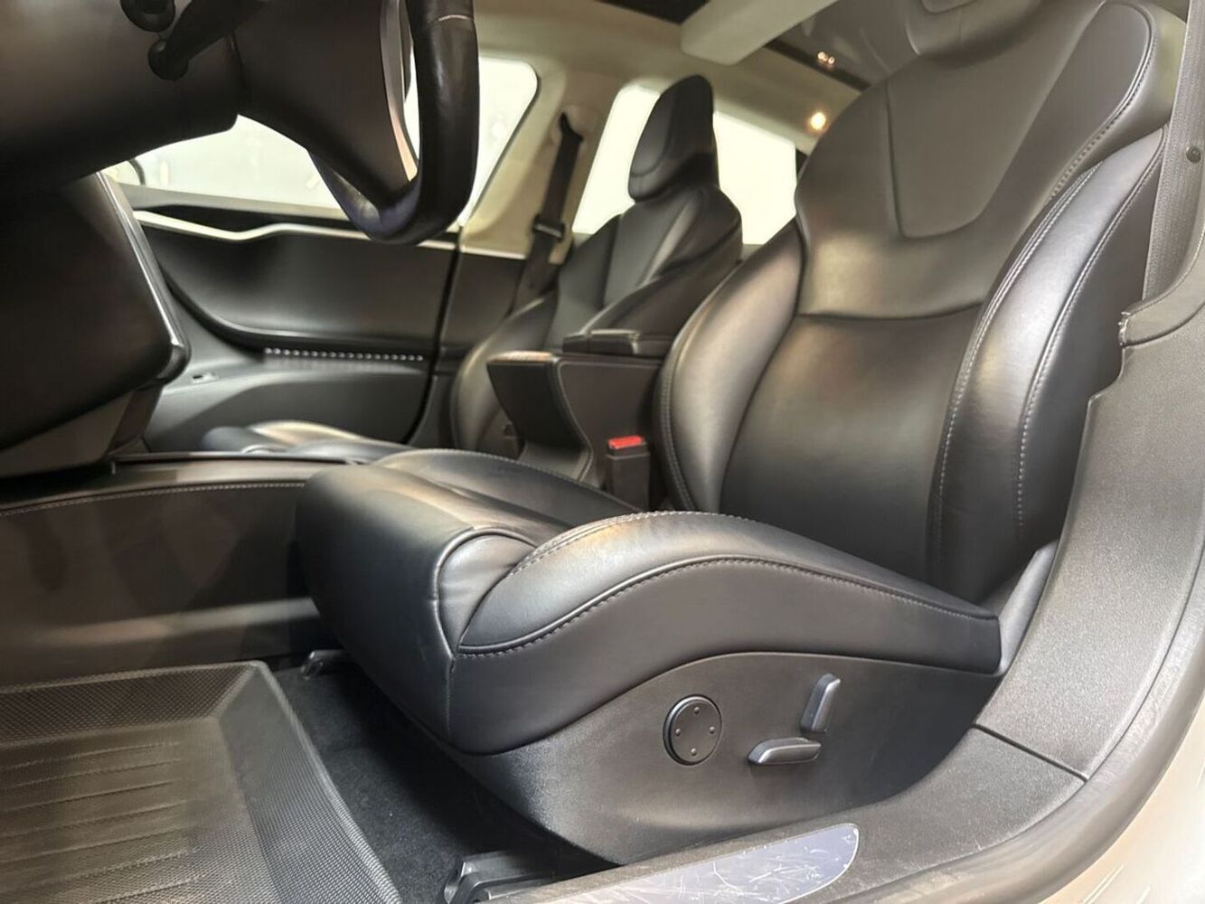 Tesla Model S vaihtoauto