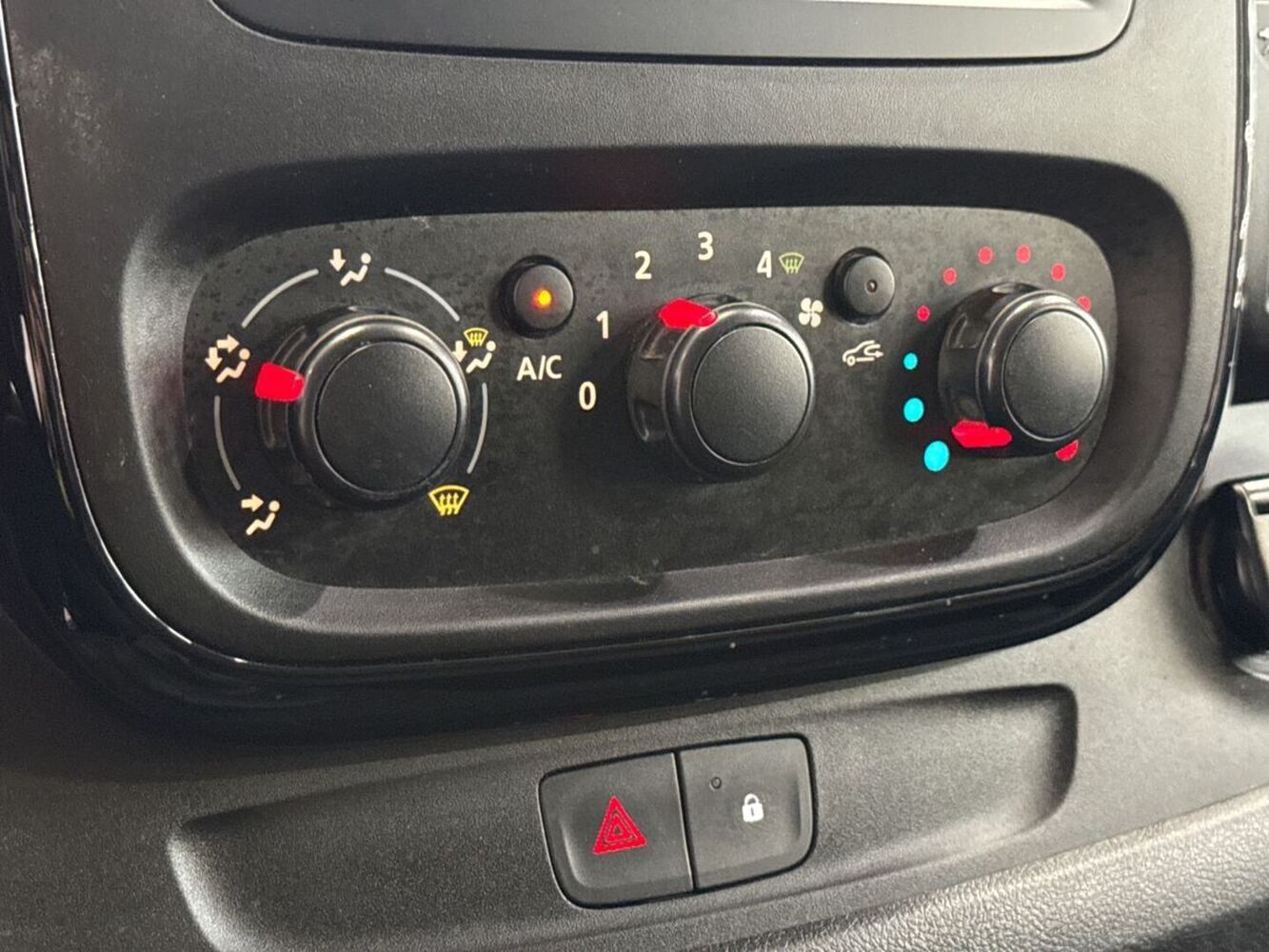 Opel Vivaro vaihtoauto