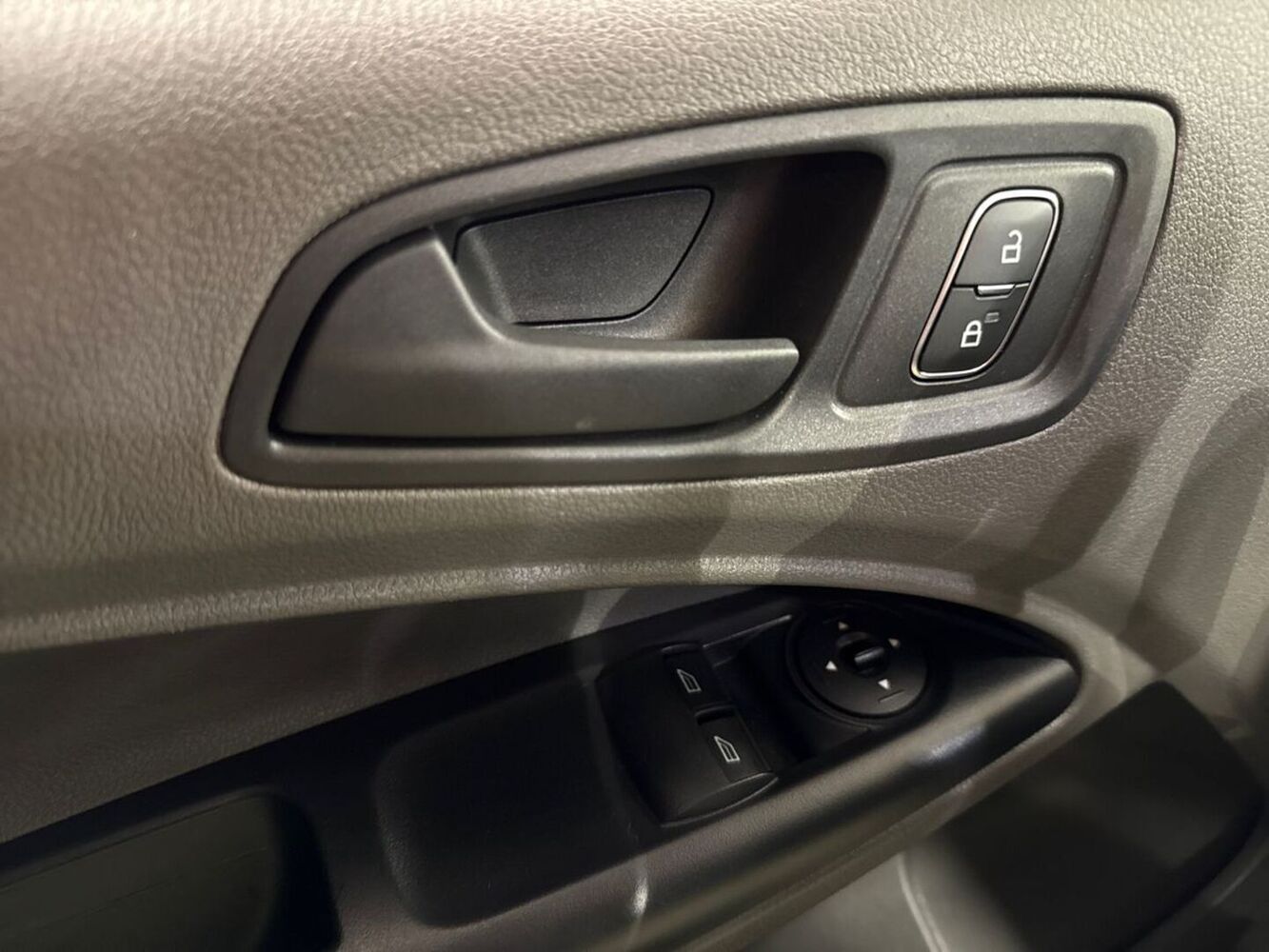 Ford Transit Connect vaihtoauto