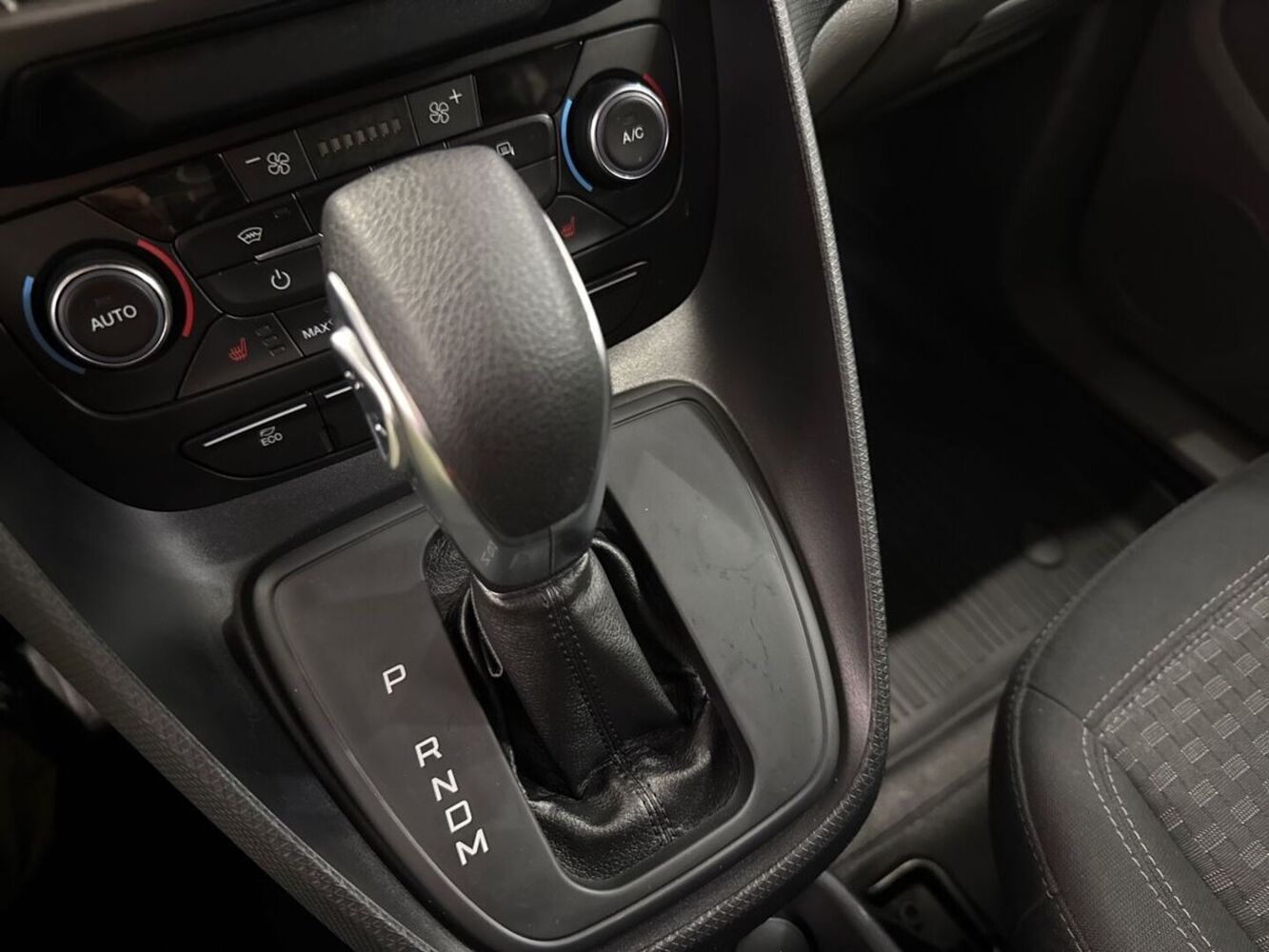 Ford Transit Connect vaihtoauto